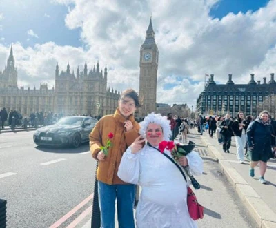 Buyuk Britaniyada ish safarida bo'lgan mijozlarga tashrif buyurganimdan so'ng...