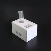 Qutilarga-tekis polietilen paketlarni joylashtiring